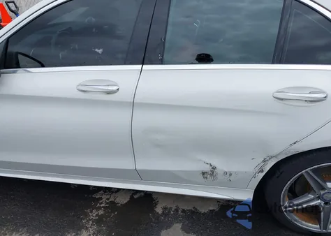 2016 Mercedes-Benz C 300 Luxury/Sport из США, поврежденный, VIN 55SWF4JB1GU168112